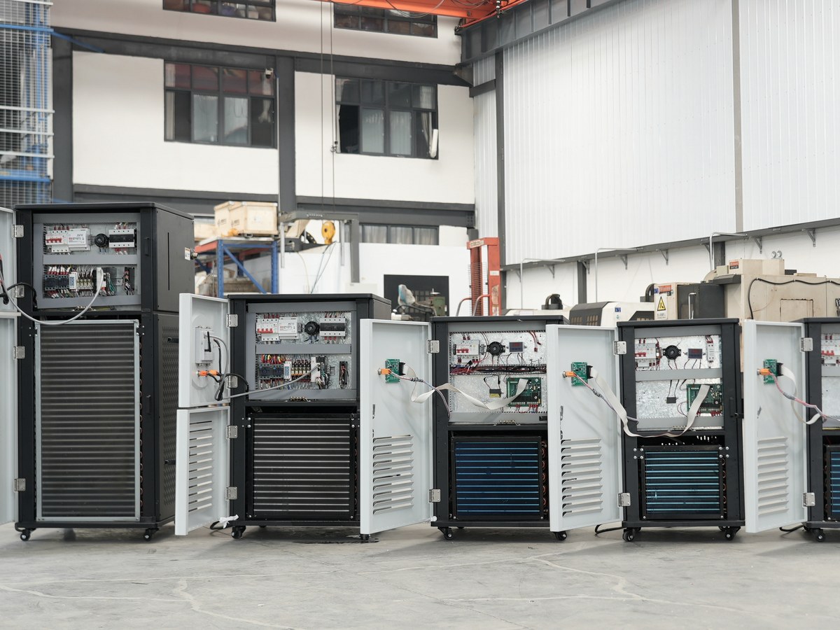 Low Temperature Recirculating Chillers